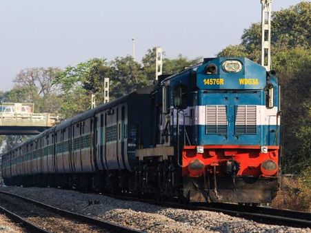 होली पर ट्रेन टिकट की बुकिंग से पहले जान लें IRCTC के तत्काल टिकट बुकिंग के नियम, वरना होगी मुश्किल