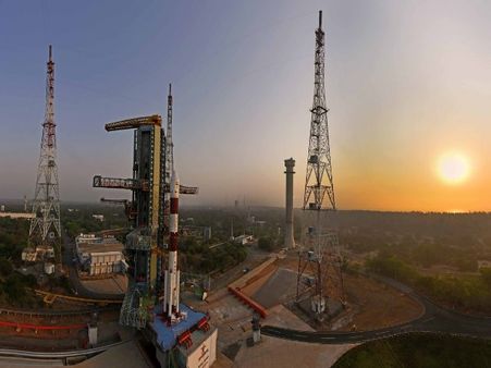 ISRO सोमवार को PSLV-C45 के साथ 28 विदेशी सैटलाइट्स करेगा लॉन्च