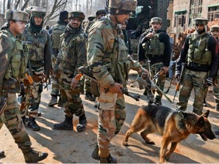 J&K: बडगाम में आर्मी जवान को आतंकियों ने घर से किया किडनैप
