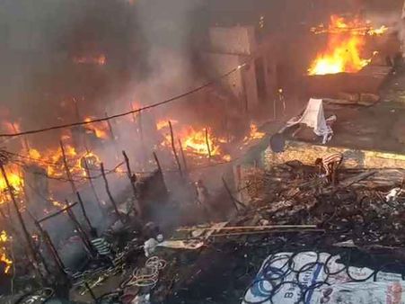 मेरठ में अतिक्रमण हटाने पर भारी बवाल, पुलिस से छीने हथियार, तनाव के चलते इंटरनेट सेवाएं बंद