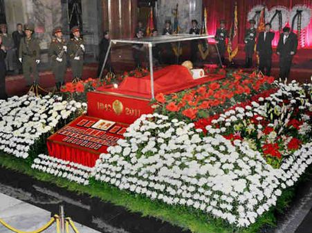 नॉर्थ कोरिया के नेता किम जोंग उन के पिता और दादा की लाश आज भी 'जिंदा'