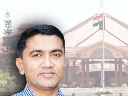 PROFILE: डॉक्टर हैं गोवा के नए सीएम प्रमोद सावंत,  पर्रिकर के थे बेहद करीबी, जानिए खास बातें 
