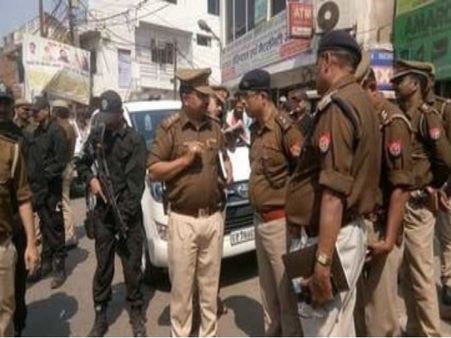 प्रयागराजः कुंभ मेला टेंट सिटी की मैनेजर से दिनदहाड़े सात लाख लूटकर दो बदमाश फरार