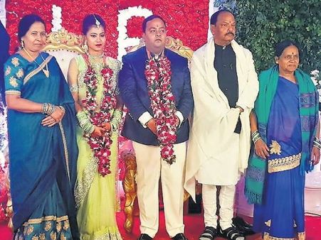 रायपुर की साधारण परिवार की बेटी से हो रही झारखंड के सीएम रघुवर दास के बेटे की शादी