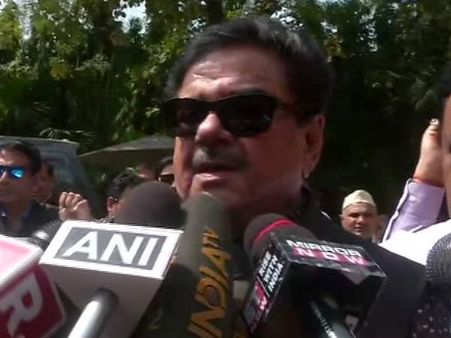 शत्रुघ्न सिन्हा बोले- कोई सिचुएशन हो, चुनाव पटना साहिब से ही लडूंगा