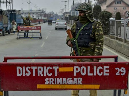 जम्‍मू कश्‍मीर: शोपियां में आतंकियों ने महिला एसपीओ की गोली मारकर की हत्‍या