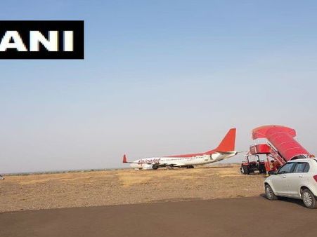 महाराष्ट्र: शिरडी एयरपोर्ट पर रनवे से उतरा स्पाइस जेट का विमान, बाल-बाल बचे यात्री