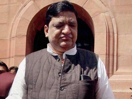 नरेश अग्रवाल का विवादित बयान- बंदरों की तरह चौराहे पर घूमेगा अखिलेश, मायावती को भी लेकर कही बड़ी बात