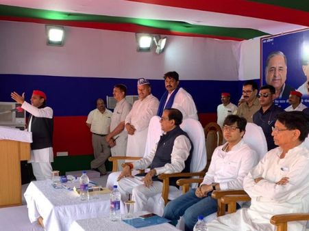 आगरा में महागठबंधन की रैली, मायावती पर बैन लगा तो भतीजे आकाश ने संभाला मोर्चा