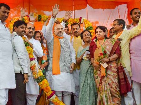बसपा के कद्दावर नेता कलेक्टर पांडेय भाजपा में हुए शाामिल, गठबंधन को लगा झटका