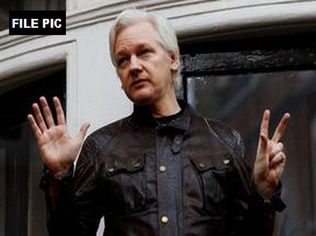 विकीलीक्स के संस्थापक जूलियन असांजे को ब्रिटेन की पुलिस ने किया गिरफ्तार