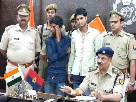 पति के साथ अवैध संबंध होने के शक में टीचर को किया स्कूल के अंदर से अगवा, पुलिस ने 2 महिला समेत 4 को पकड़ा