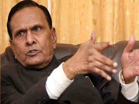 पूर्व केंद्रीय मंत्री बेनी प्रसाद वर्मा के खिलाफ गैर जमानती वारंट जारी, रीता जोशी और धनंजय सिंह को मिली जमानत