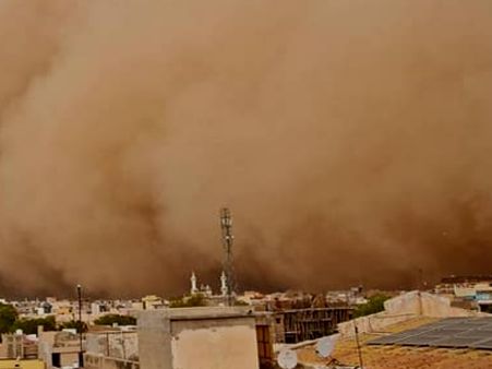 Rajasthan: 125 KM प्रतिघंटा की रफ़्तार से आया रेत का बवंडर, 15 साल बाद दिन में हुई रात, देखें Video