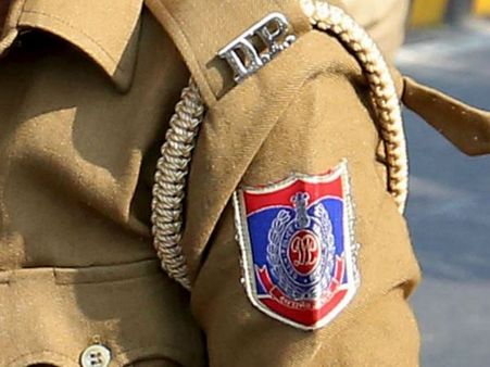 गलती से जिसके आगे बक दिया एटीएम चोरी का सारा प्लान वो निकला पुलिस वाला, और फिर