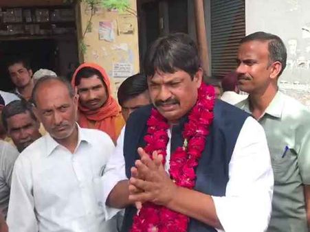 बसपा प्रत्याशी गुड्डू पंडित के बोल- या तो मैं रहूंगा या अधिकारी, दबंगई के वीडियो वायरल