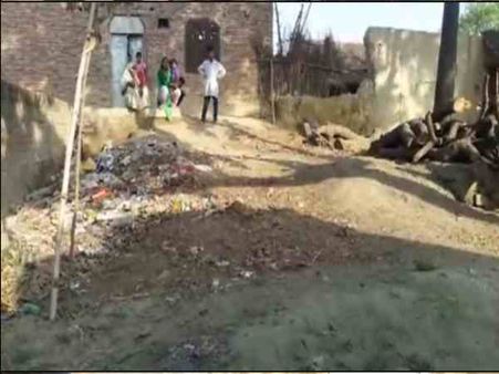 पत्नी ने डेढ़ साल के मासूम को सीने से चिपकाकर लगा ली आग, पति को पता चला तो खा लिया जहर