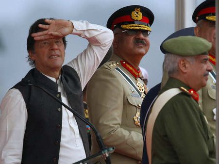 Video: पाकिस्‍तान के पीएम इमरान खान बोले जर्मनी और जापान का बॉर्डर एक, लोग बोले भूगोल नहीं पढ़ा?