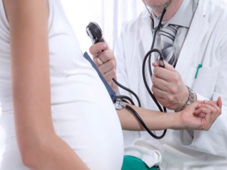 89 साल का डॉक्टर निकला 'विकी डोनर', 'स्पर्म घोटाला' कर बना 49 बच्चों का पिता