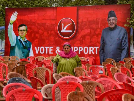जम्‍मू कश्‍मीर: त्राल में नेशनल कॉन्‍फ्रेंस के नेता के घर पर ग्रेनेड हमला, कोई घायल नहीं