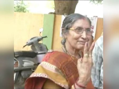 PM मोदी की पत्नी जशोदाबेन ने ऊंझा में डाला वोट, जानिए मतदान के बाद क्या बोले लाल कृष्ण आडवाणी?