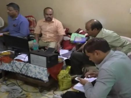 मप्र में IT Raid के बाद अब बैंक मैनेजर के घर लोकायुक्त का छापा, करोड़ों की बेनामी प्रॉपर्टी मिली