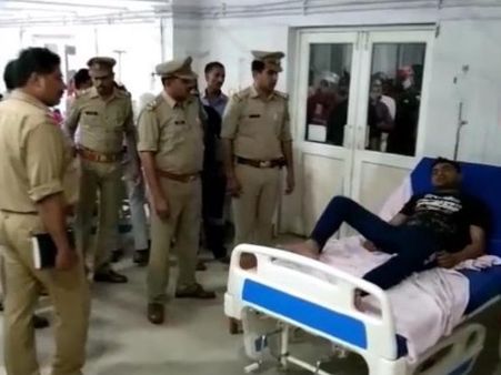 घायल को अस्पताल लेकर पहुंची पुलिस, परिजन बोले- मंत्री से पैसा लेकर किया फर्जी एनकाउंटर