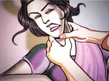 बीवी पर था शक तो पति ने गला दबाकर मौत की नींद सुला दिया, मां का शव देखकर सहम गए बच्चे