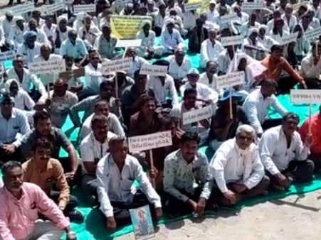 फसल बीमा की मांग को लेकर सैकड़ों किसानों ने किया प्रदर्शन, राष्ट्रपति से मांगी इच्छामृत्यु