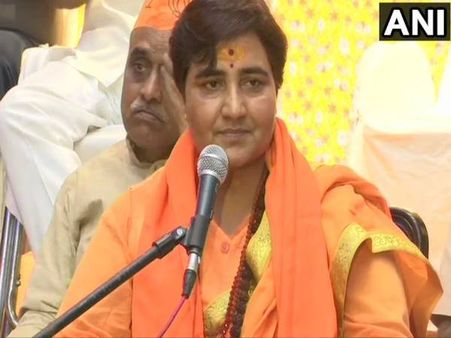 शहीद हेमंत करकरे पर विवादित बयान देने वाली साध्वी प्रज्ञा सिंह ठाकुर के खिलाफ शिकायत दर्ज