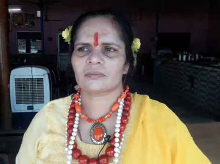 आजम खान पर भड़की साध्वी प्राची, बोलीं- 'उनके खानदान के तो DNA में ही गड़बड़ी'