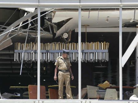 Sri Lanka Blast: होटल में नाश्‍ते के लिए लाइन में था हमलावर और दबा दिया पीठ पर बंधी बेल्‍ट का बटन