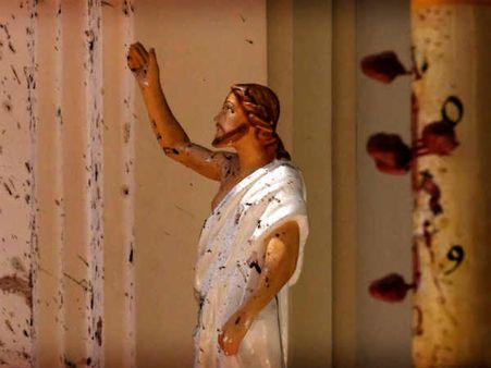 Sri Lanka Blast: हमलों के बाद जीसस क्राइस्‍ट की खून से लथपथ मूर्ति की तस्‍वीर हुई वायरल
