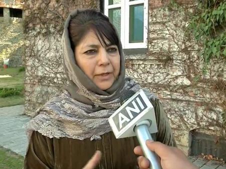 भाजपा घोषणा पत्र में 370 हटाने के वादे पर बोलीं महबूबा- कश्मीर बारूद के ढेर पर, आग से खेलना बंंद करो