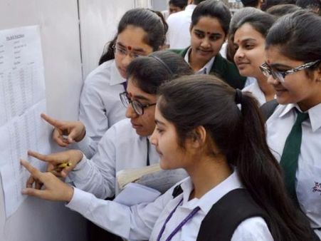 UP Board Result 2019: मातृभाषा हिंदी में 9 लाख 98 हजार परीक्षार्थी हुए फेल