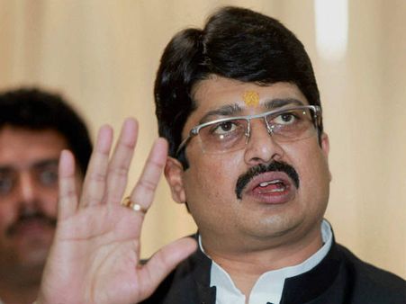 राजा भैया के खिलाफ बड़ा एक्शन, वोटिंग के दिन रहेंगे नजरबंद, EC का कड़ा कदम