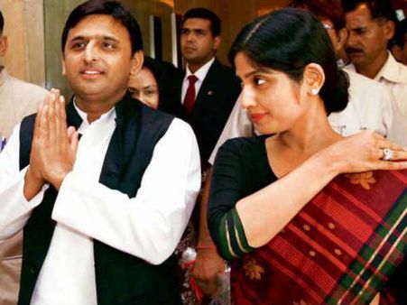 यादव खानदान के तीन बड़े चेहरे आगे चल रहे हैं, मुलायम, अखिलेश और डिंपल