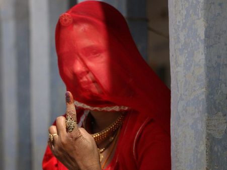 राजस्थान: बूथ के पास ना किसी दल की टेबल लगी ना बैनर, वोटरों ने रच डाला इतिहास