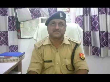 दबंगों ने भाई के सामने युवक पर पेट्रोल डालकर लगा दी आग, इलाके में पुलिस फोर्स तैनात