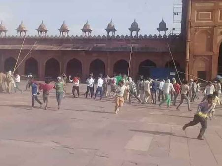 शेख सलीम चिश्ती के उर्स के दौरान दरगाह पर बवाल, पुलिस ने हवाई फायरिंग कर बचाई अपनी जान