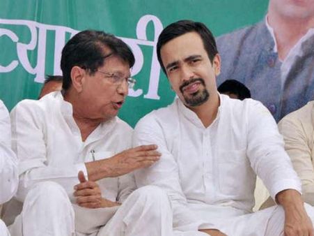 मुजफ्फरनगर और बागपत सीट पर पिता-पुत्र अजित सिंह और जयंत चौधरी चल रहे पीछे