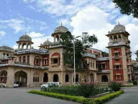 इलाहाबाद यूनिवर्सिटी की साख बचाने के लिए HC की फटकार, कहा- ठोस कदम उठाएं