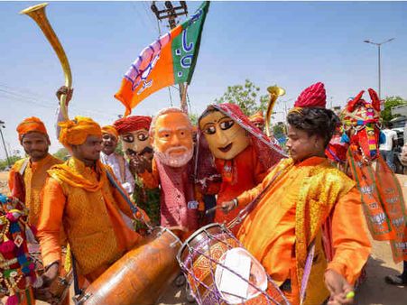 यूपी में बूथ मैनेजमेंट से SP-BSP के जातीय समीकरण से ऐसे निपटने में लगी बीजेपी