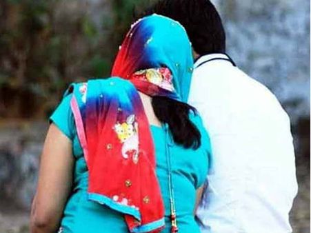 मेडिकल छात्र ने गर्लफ्रेंड को ठहराया फेल होने का जिम्‍मेदार, कहा- प्‍यार के चक्‍कर में ध्‍यान भंग हुआ था अब तुम ही भरो फीस