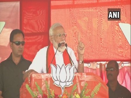 Live: जौनपुर में बोले पीएम मोदी- बाबा साहब का अपमान करने वालों के लिए वोट मांग रही मायावती