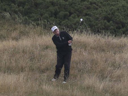 गोल्‍फ के शौकीन डोनाल्‍ड ट्रंप ने व्‍हाइट हाउस में इंस्‍टॉल कर डाला गोल्‍फ सिम्‍युलेटर