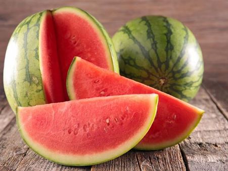 रंग देखकर ना खरीदें तरबूज नहीं तो पछताएंगे आप, लाल रंग में हो सकता है जहर