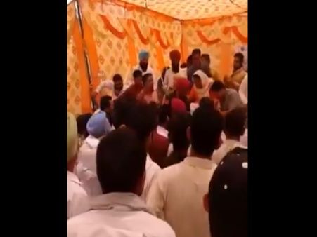 Video: युवक ने पूछा- 25 साल विधायक रहकर क्या किया, महिला कांग्रेस नेता ने जड़ दिया थप्पड़