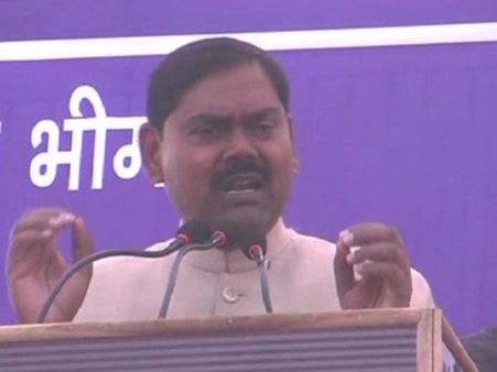 गठबंधन प्रत्याशी ने राजा भैया पर लगाया बूथ कैप्चरिंग का आरोप, डीएम ने नकारा