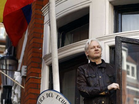 विकीलीक्‍स फाउंडर जूलियन असांजे को हिरासत में लेना चाहता है स्‍वीडन